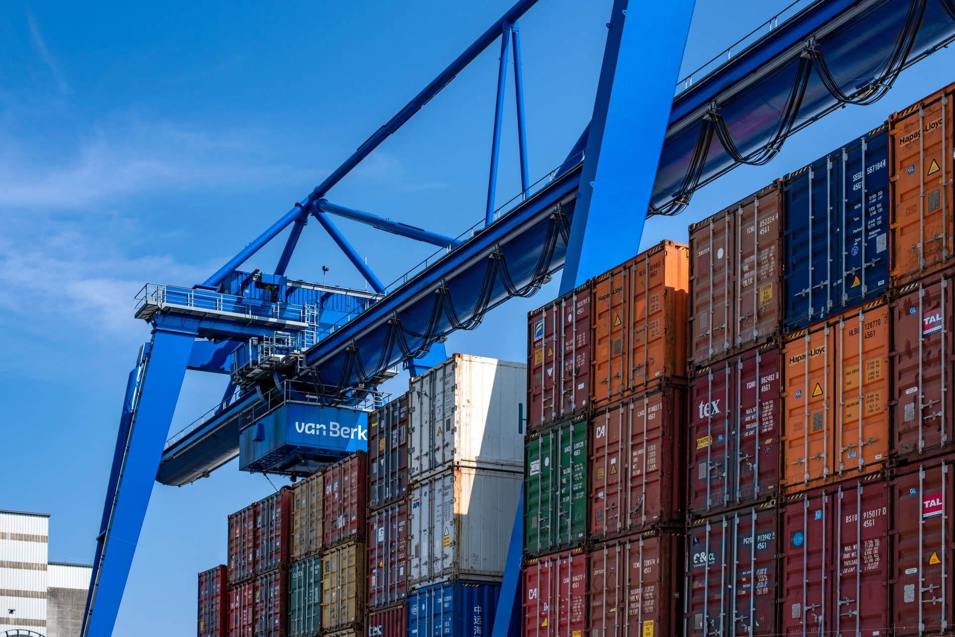 L8ps Logistics Background